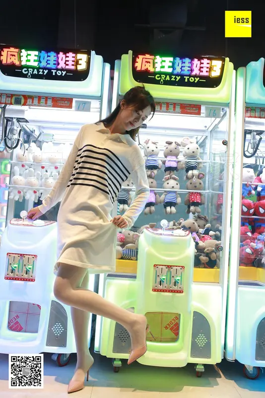 2018.04.03 丝享家203:《练歌房白丝美女》紫紫 - IESS
