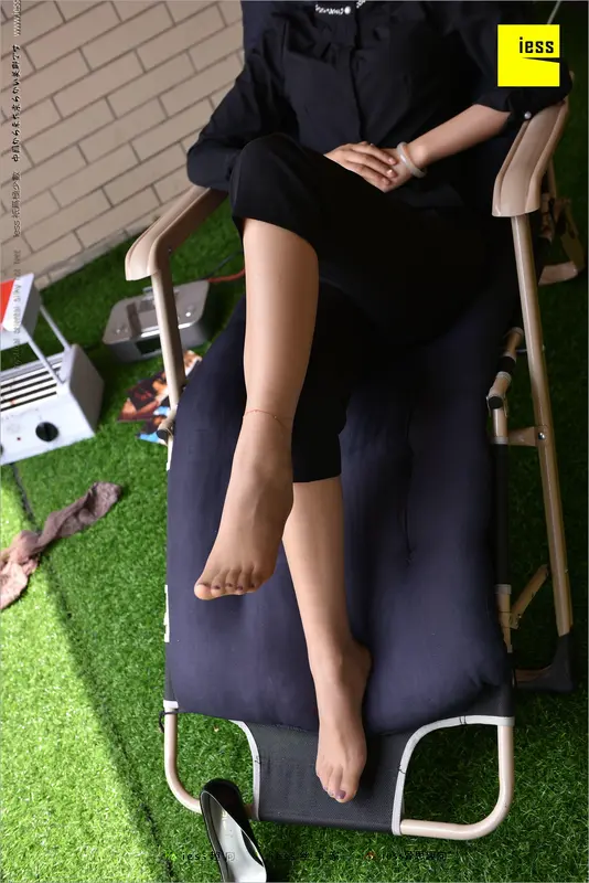 2018.04.10 丝足便当214: 华华《中筒丝袜-冷门之美》 - IESS